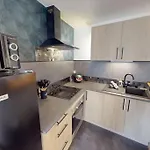 Modern Jungle - *