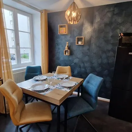 Modern Jungle - アパート *