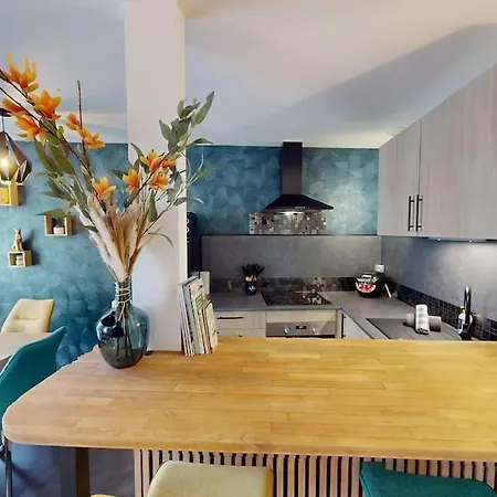 Modern Jungle - アパート *